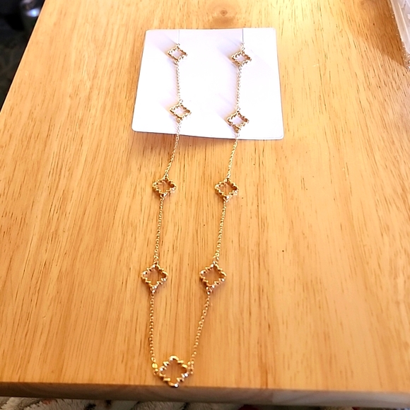 Jewelry - NWT 18kt gold plated Clover Necklace